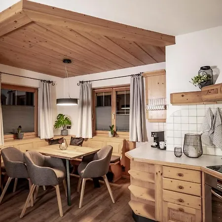 Отель Arthur's Und Am Achensee